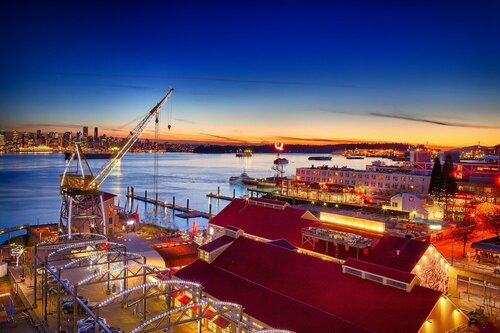 Внешний вид отеля Pinnacle Hotel at the Pier в Норт-Ванкувере, фото 2