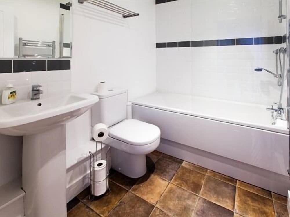 Фото Beddoe Apartments