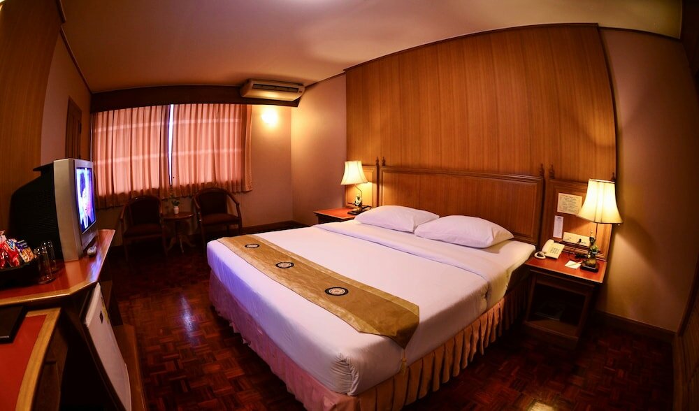 Фото Silom Village Inn