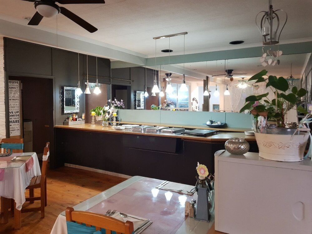 Фото Oceans Hotel & Self Catering