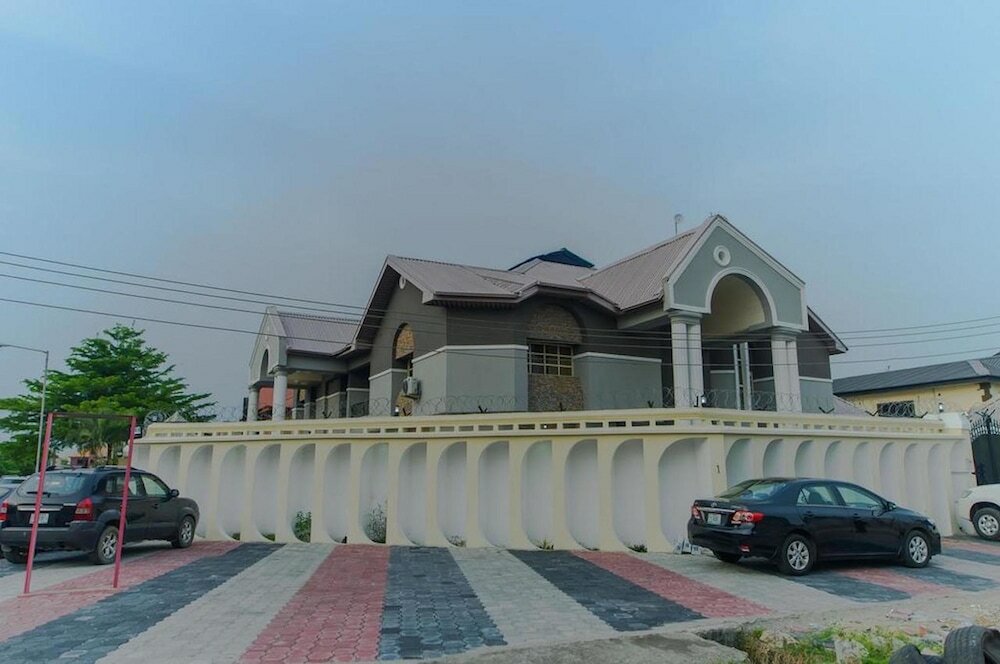 Фото CribVille Hotel & Suites