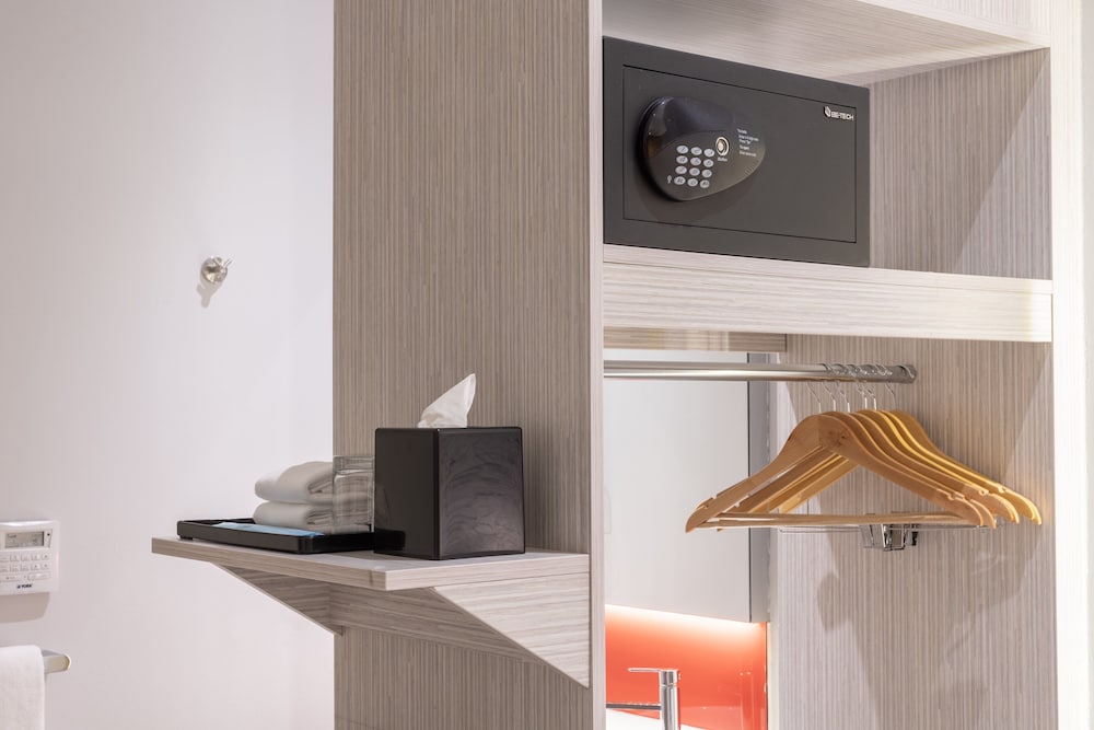 Фото Holiday Inn Express & Suites Johor Bahru