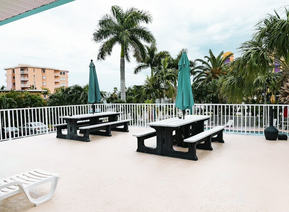 Фото The Bayside Inn & Marina