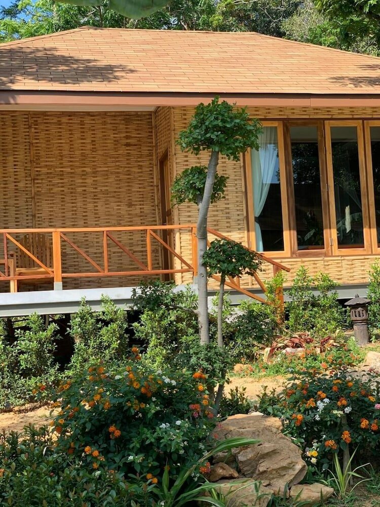 Фото Thiw Son Beach Resort