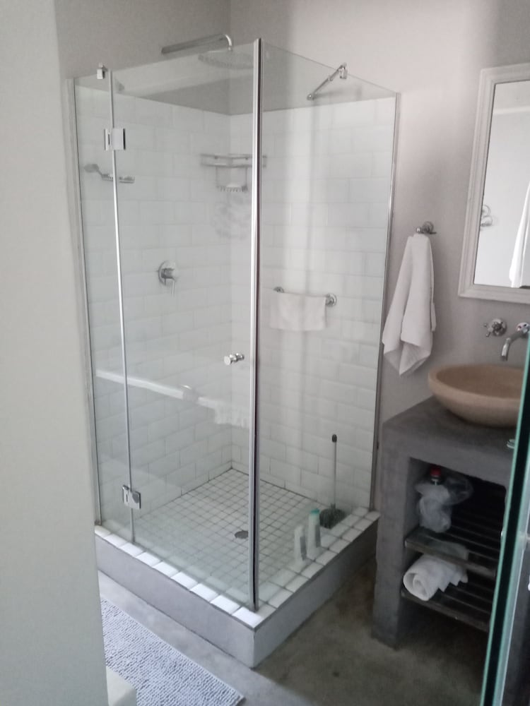 Фото Two Fat Owls Guesthouse