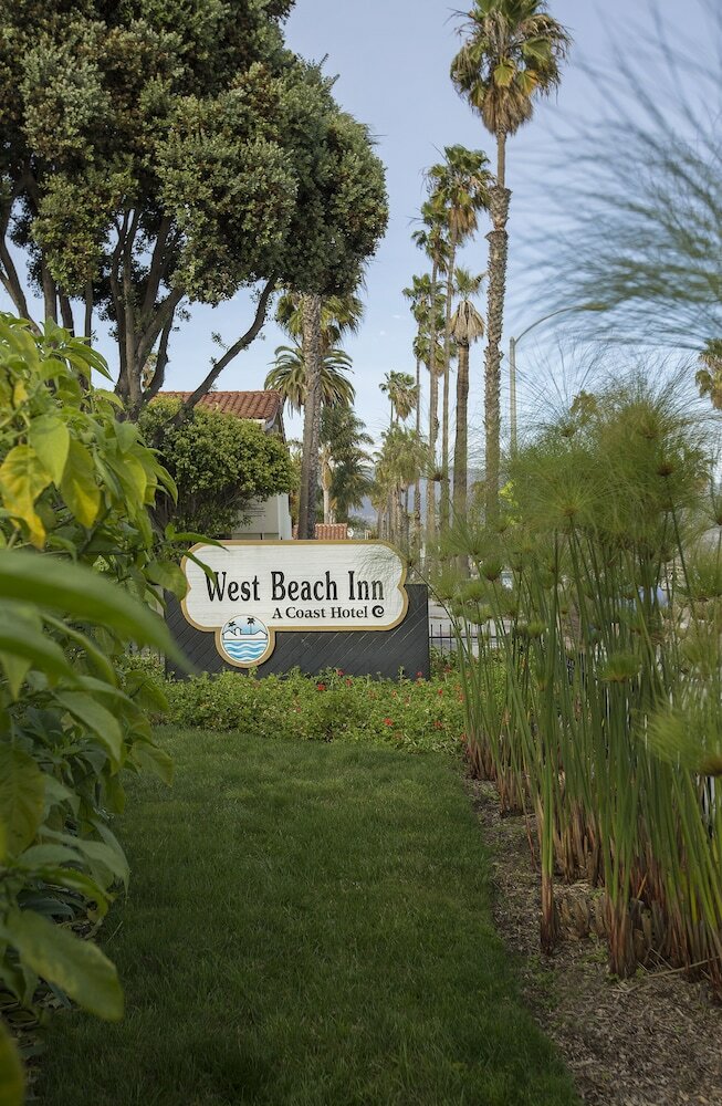 Фото West Beach Inn, a Coast Hotel