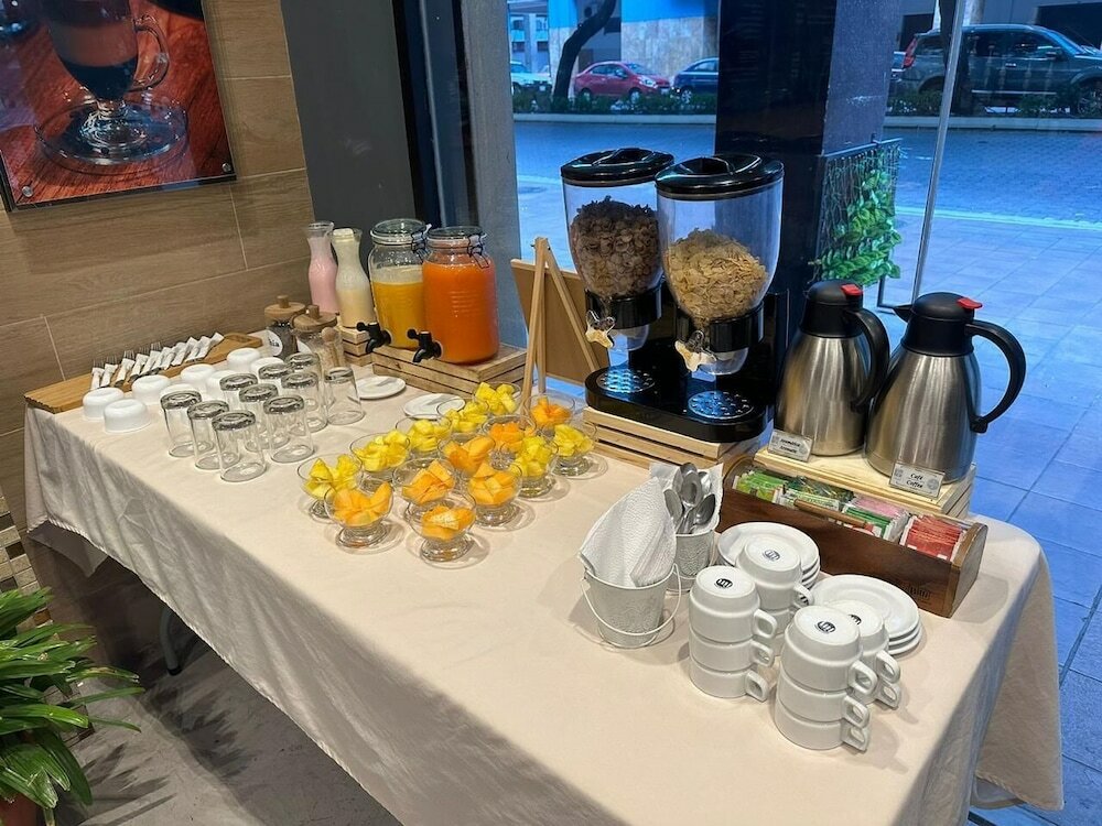 Фото The Park Hotel