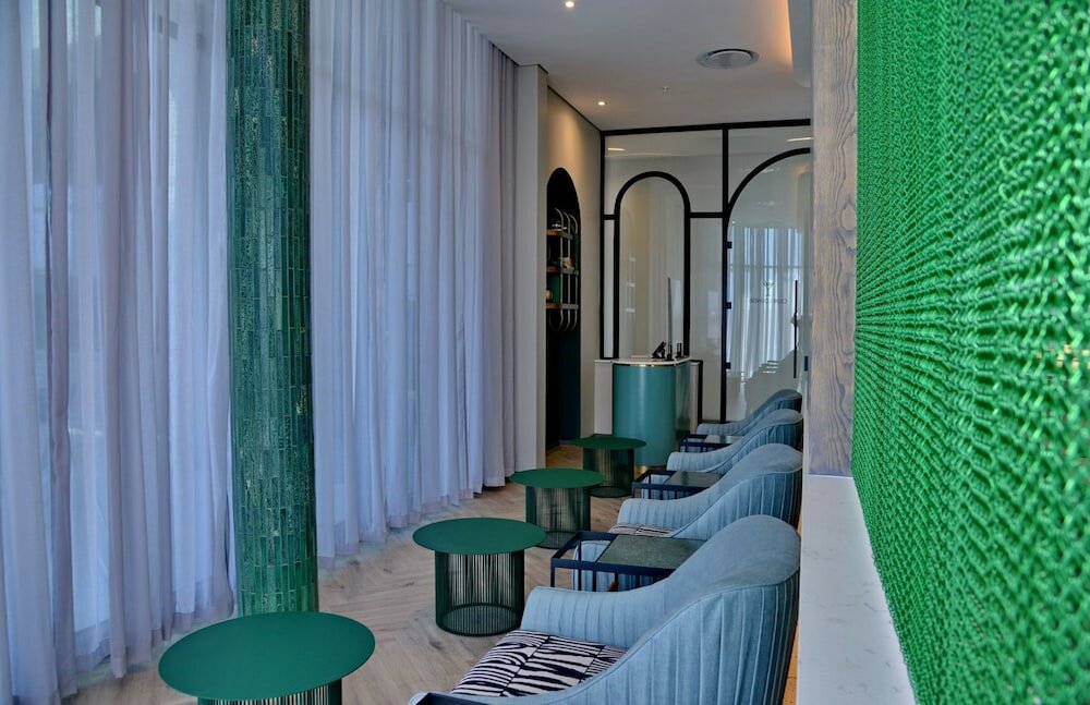 Фото Courtyard Hotel Waterfall City