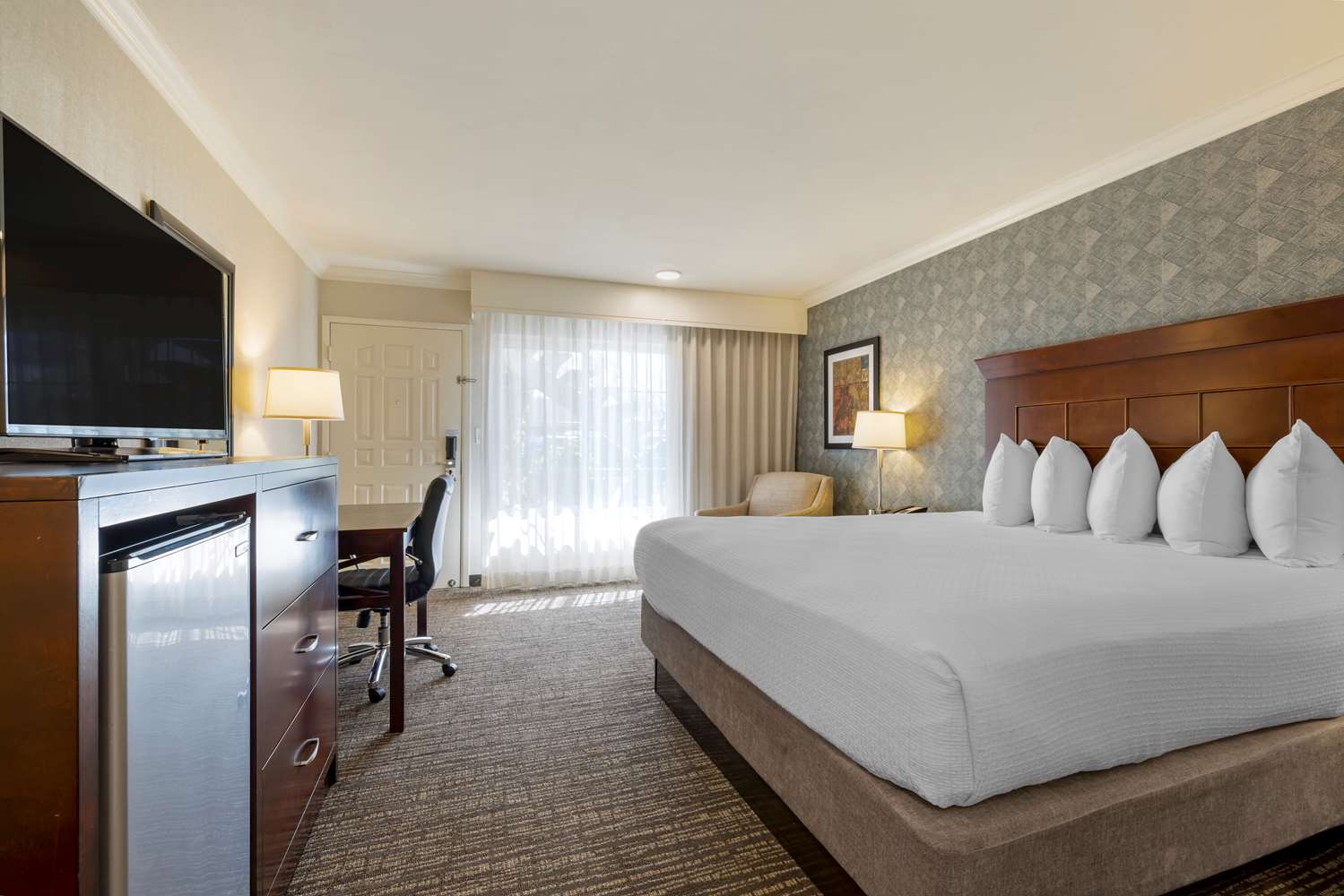 Фото Best Western Plus Carriage Inn