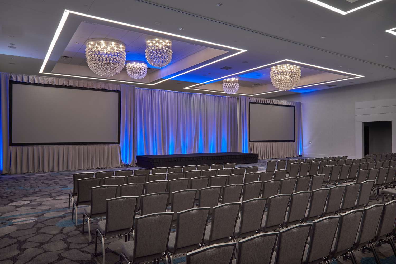 Фото Hilton Des Moines Downtown