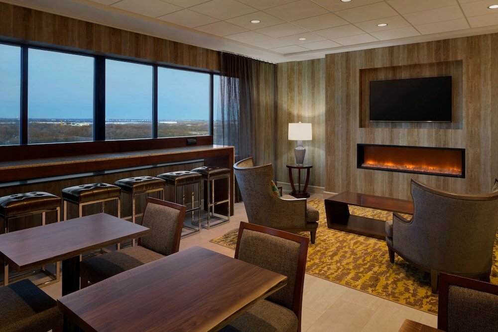 Фото Hilton East Brunswick Hotel & Executive Meeting Center