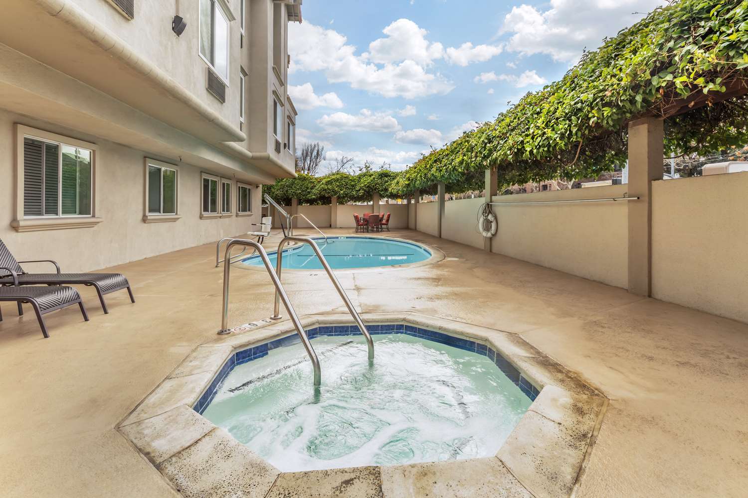 Фото Best Western Plus Airport Plaza