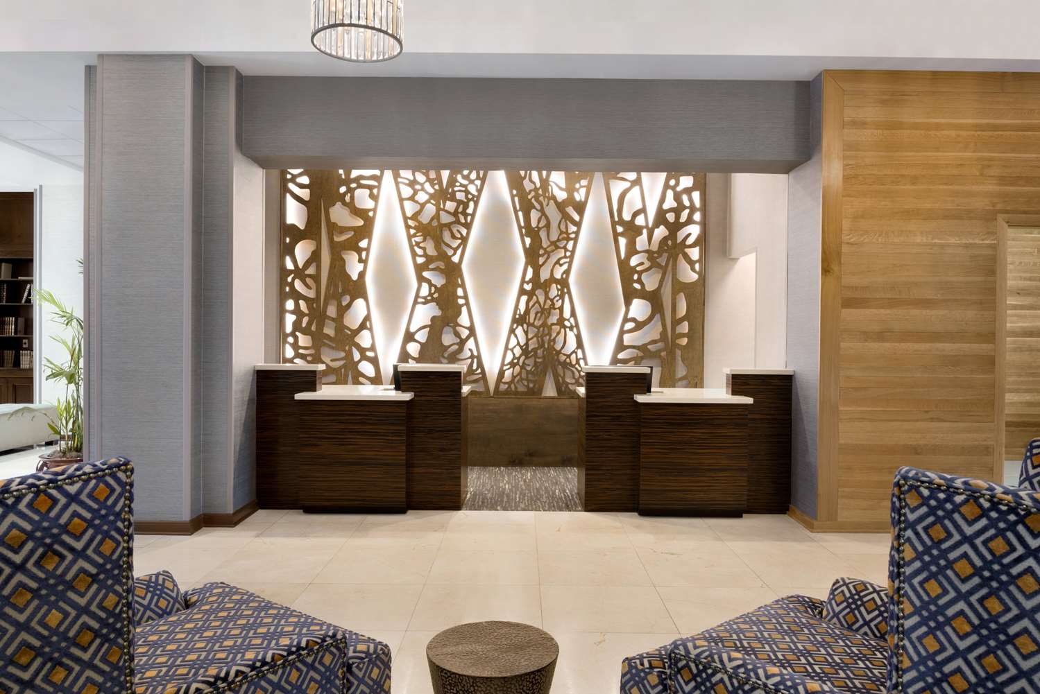 Фото DoubleTree by Hilton Milwaukee - Brookfield