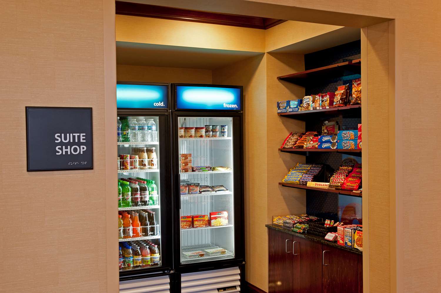 Фото Hampton Inn & Suites Indianapolis-Airport