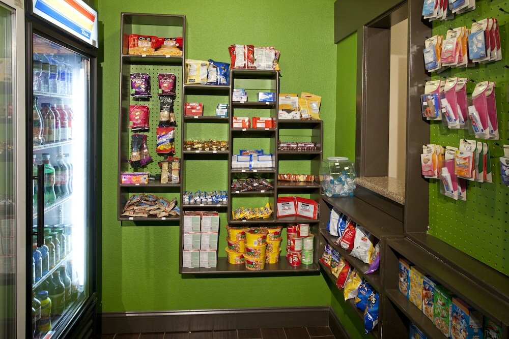 Фото Red Lion Inn & Suites Kent - Seattle Area