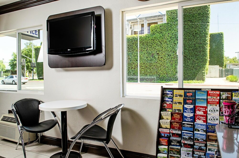 Фото Motel 6 Modesto, Ca - Downtown