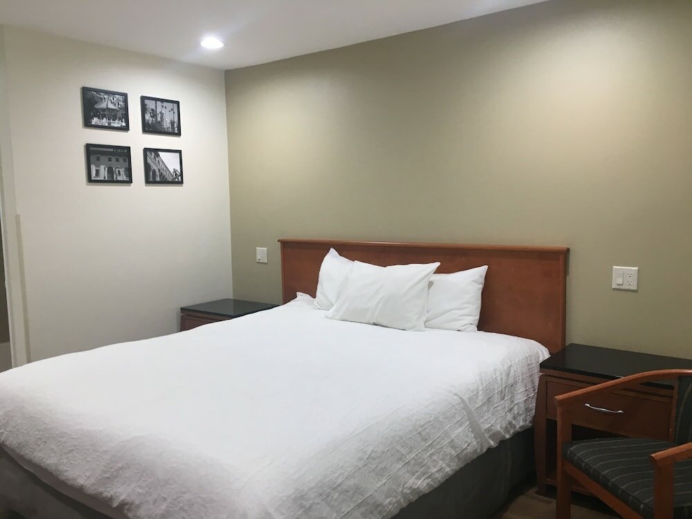 Фото Simply Home Inn & Suites