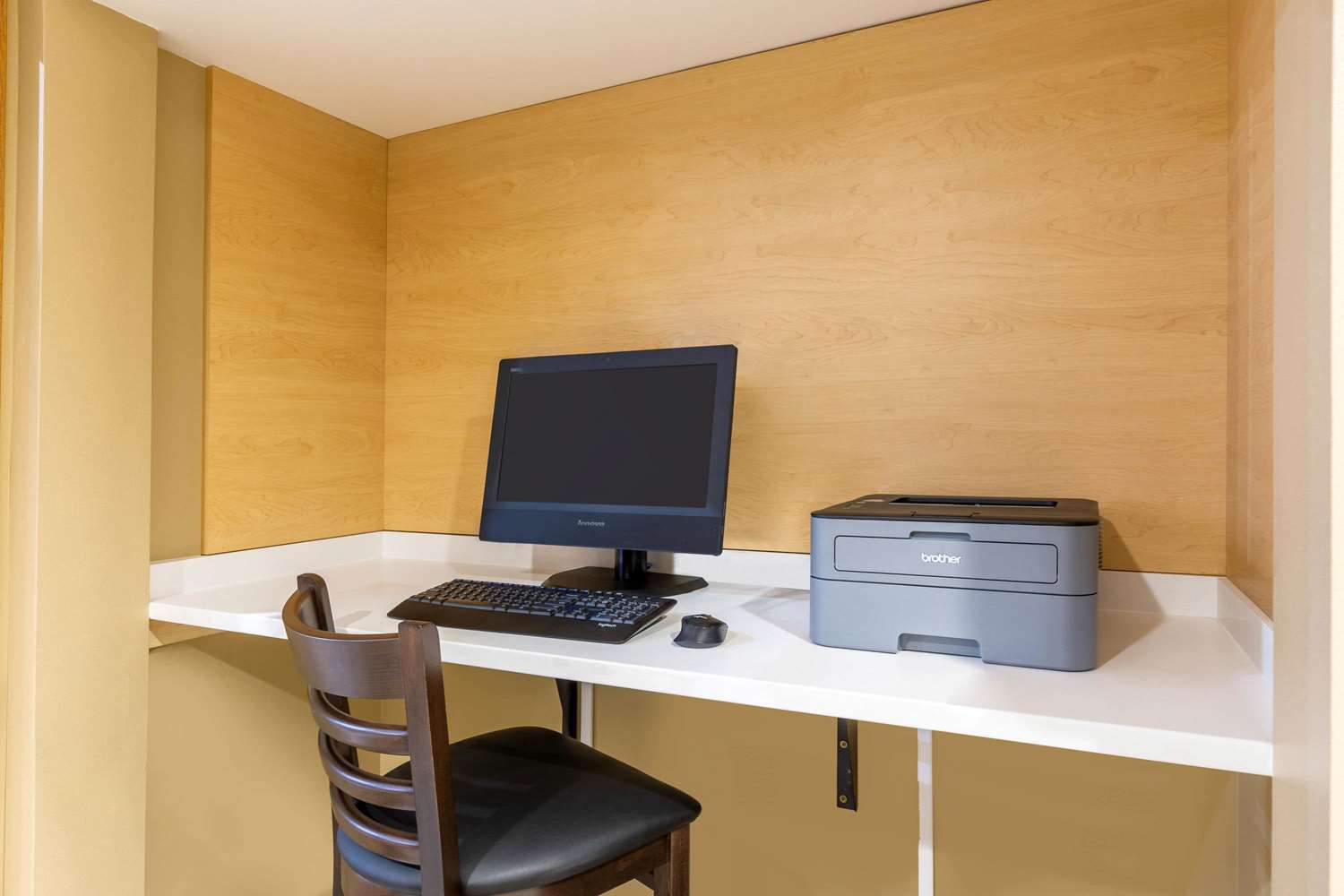 Фото AmericInn by Wyndham Jefferson