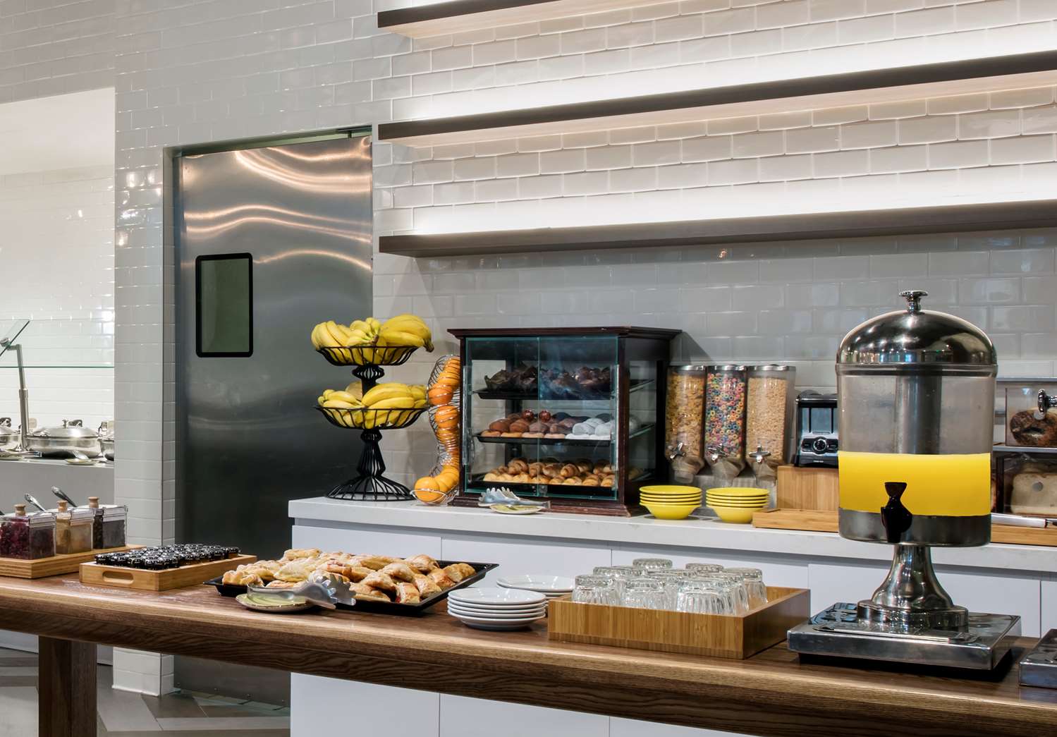 Фото Doubletree by Hilton Hotel Miami Airport & Convention Center