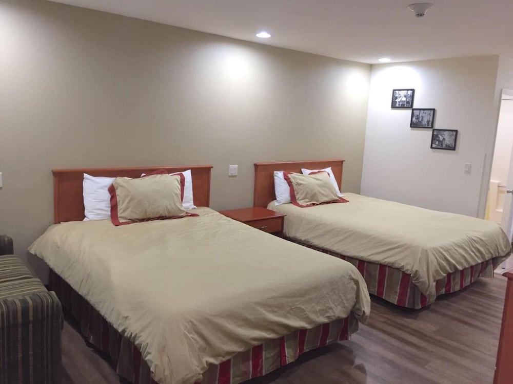 Фото Simply Home Inn & Suites