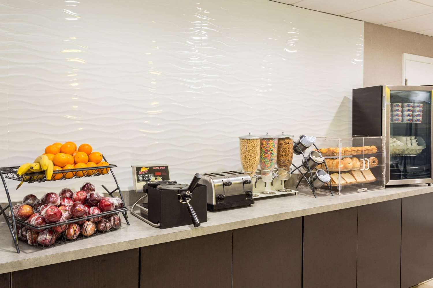 Фото La Quinta Inn & Suites by Wyndham Orlando Universal area