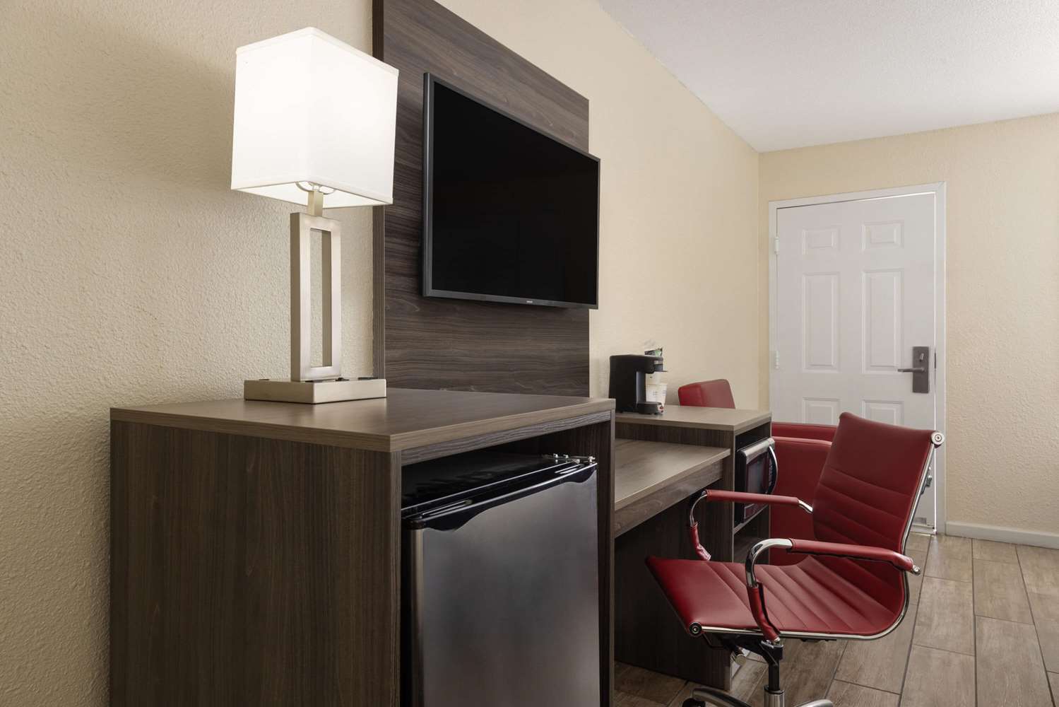 Фото Ramada by Wyndham Kingman