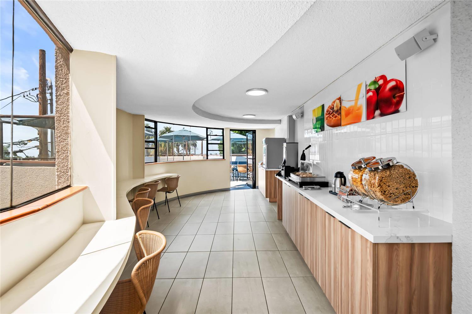 Фото Quality Inn & Suites Hermosa Beach