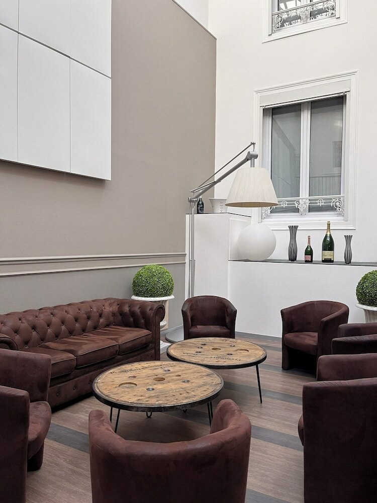 Фото Hotel Le Renard Châlons-en-Champagne