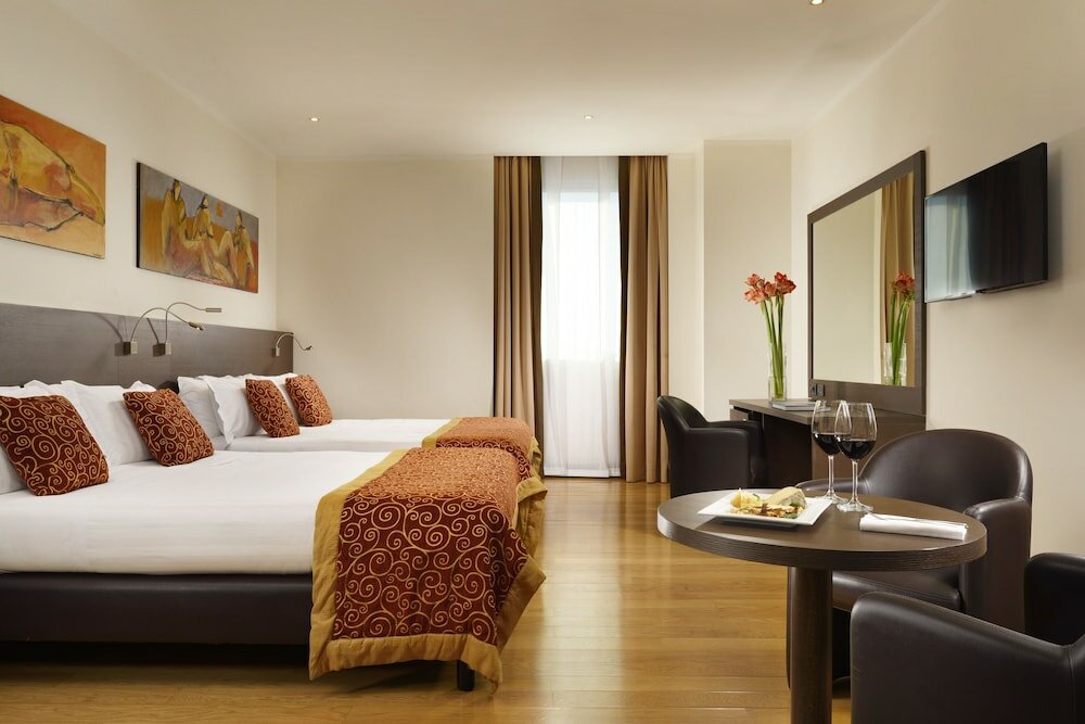 Фото отеля 2