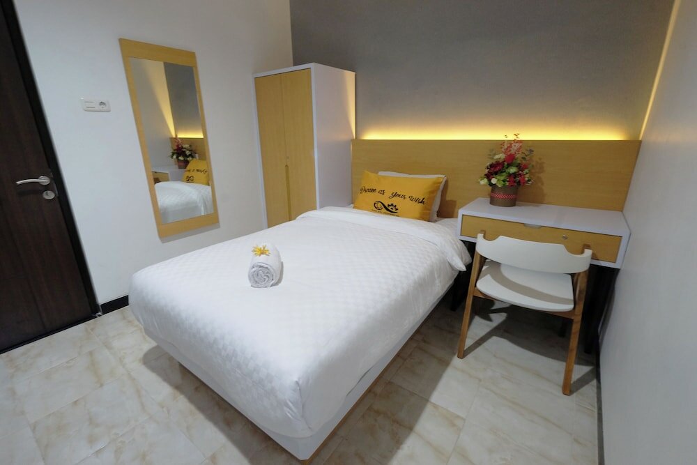 Фото Airy Bandara Ahmad Yani Anjasmoro Raya 74 Semarang