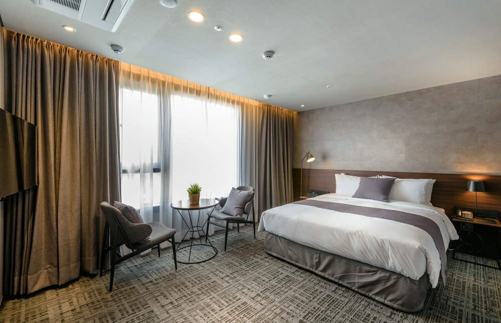 Фото Hotel With City