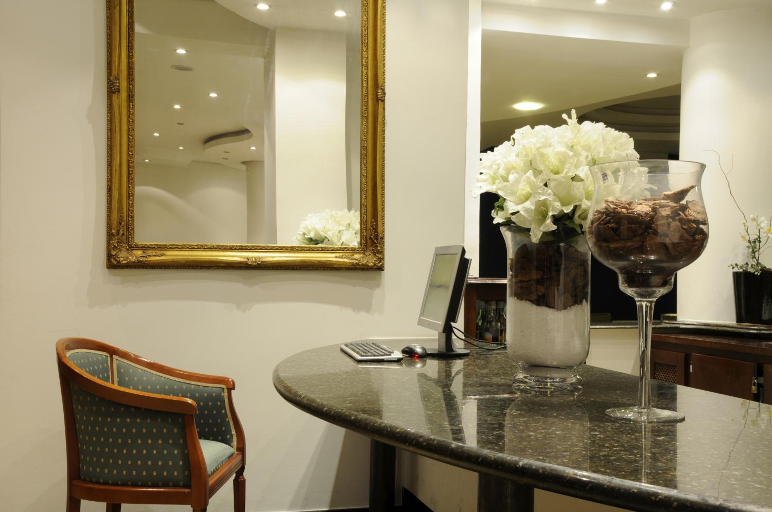 Фото Shelton Hotel