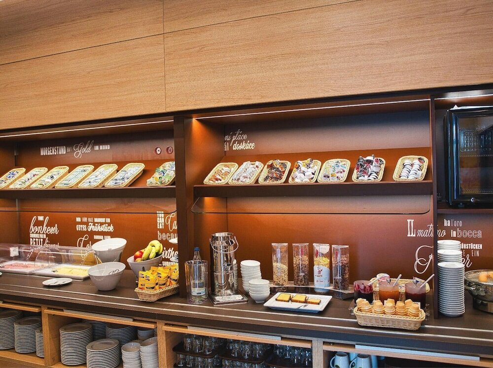 Фото B&b Hotel Köln-City