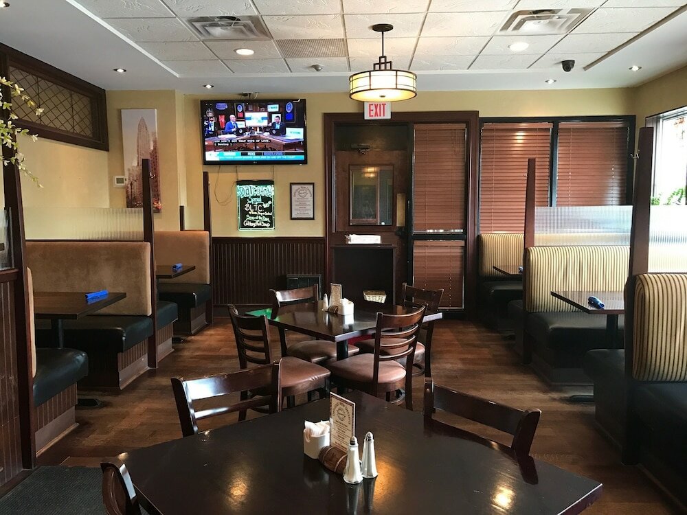 Фото Park West Inn