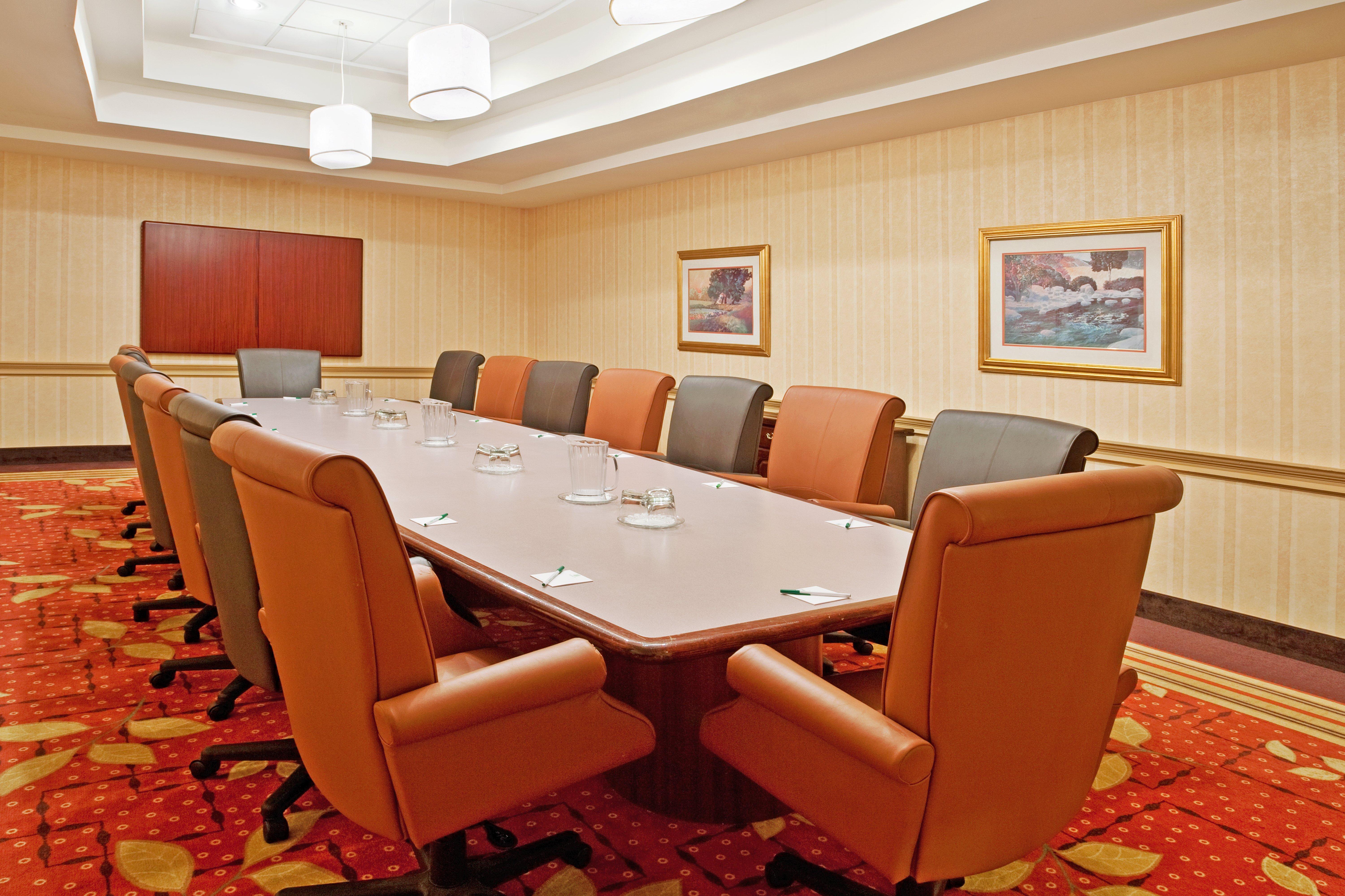 Фото Gateway Hotel & Convention Center, Bwpc