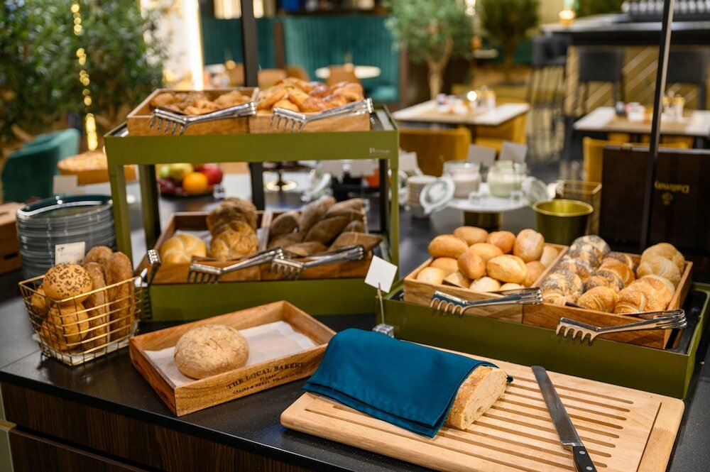 Фото Emerald Hotel & Suites 