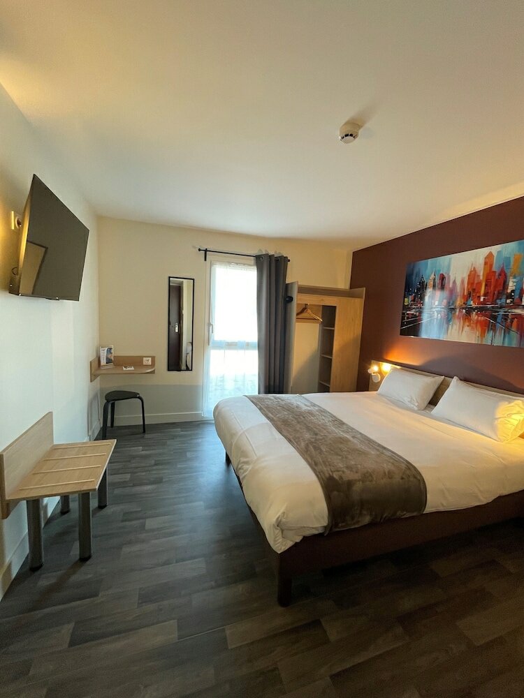 Фото Wood Inn Hôtel Aéroport Bordeaux-Mérignac