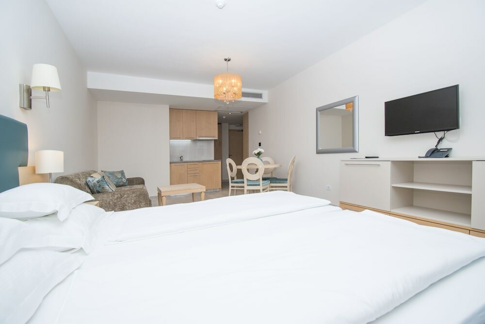 Фото Aparthotel Flora