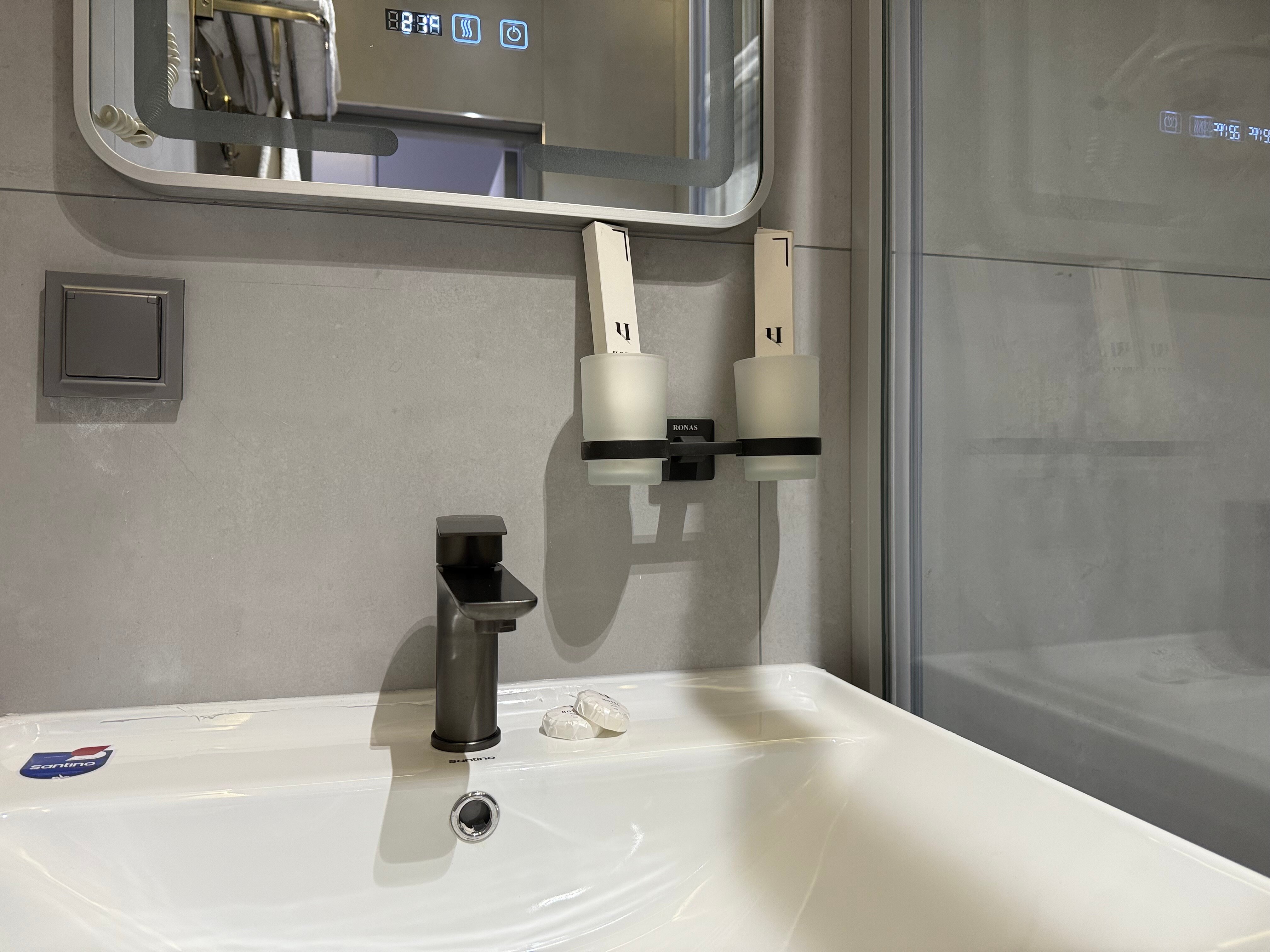 Фото Karim Parkside Hotel