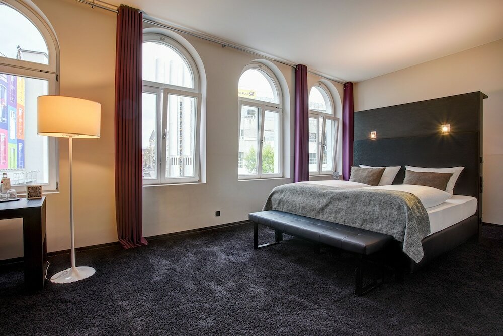 Фото Premier Inn Koeln City Centre