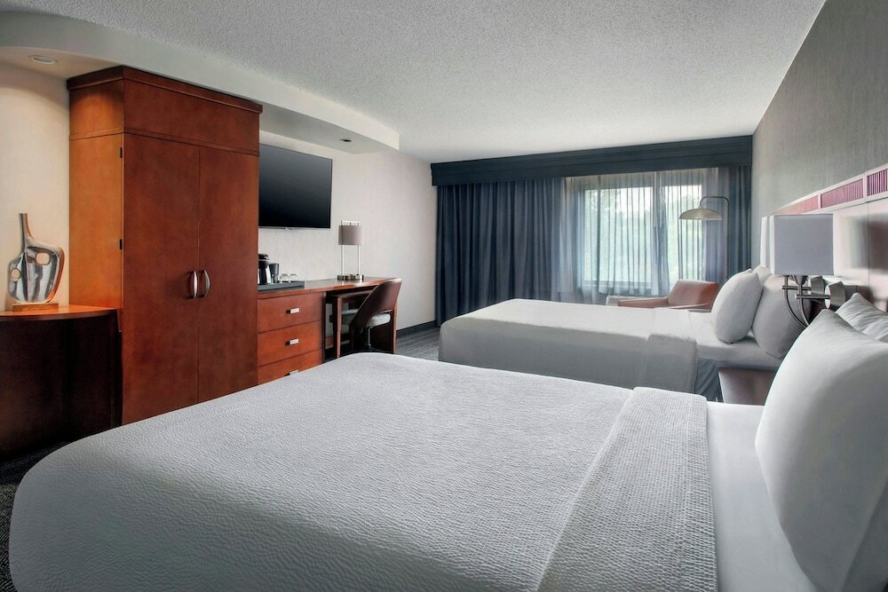 Фото Courtyard by Marriott Paramus