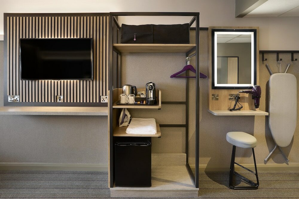 Фото Holiday Inn Express London - Newbury Park, an Ihg Hotel