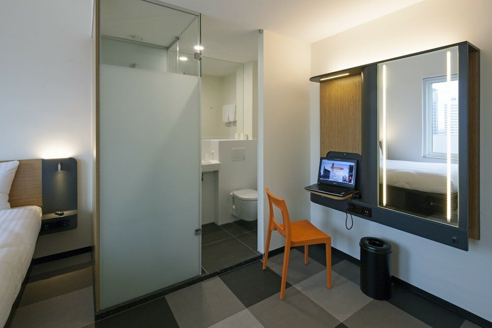 Фото EasyHotel Maastricht City Centre