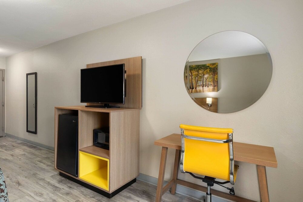 Фото Days Inn by Wyndham Lincoln