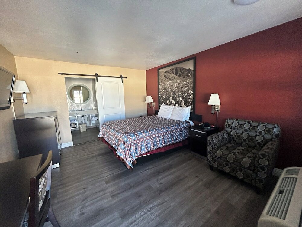 Фото Super 8 by Wyndham Pasadena/LA Area