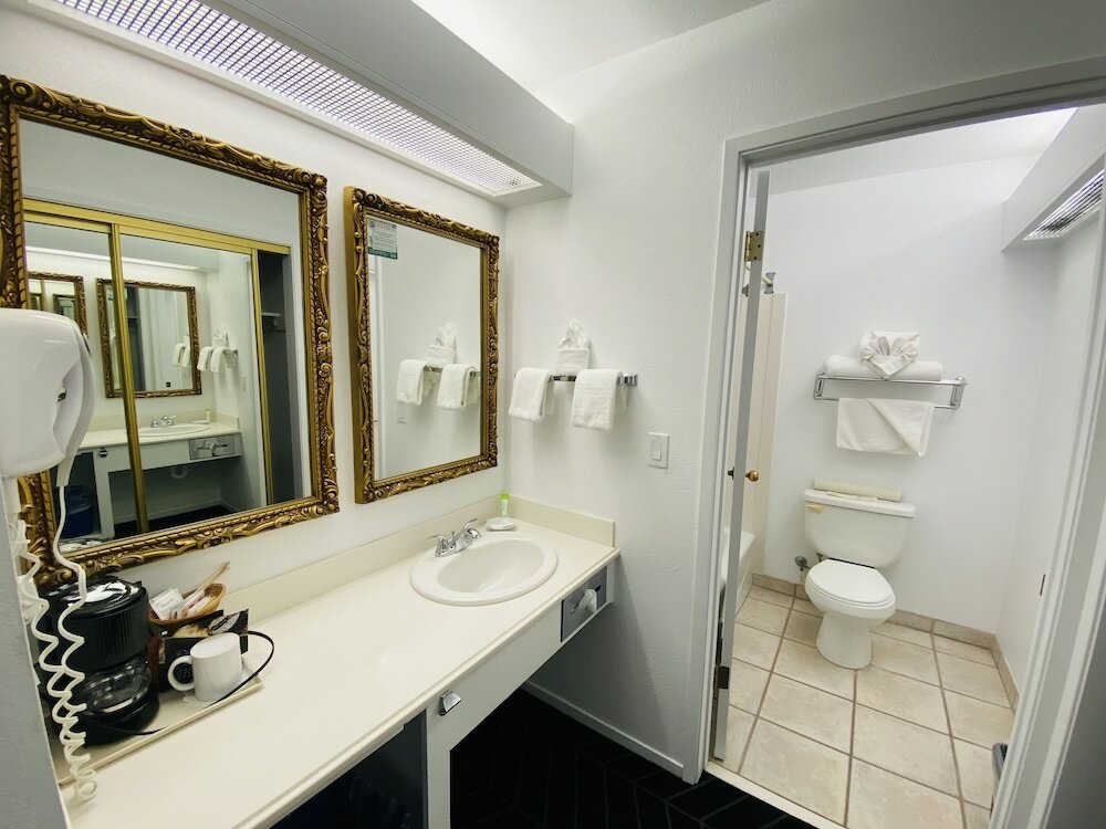 Фото Masterpiece Hotel