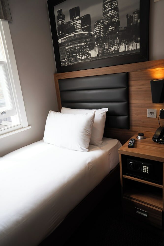 Фото London Court Hotel