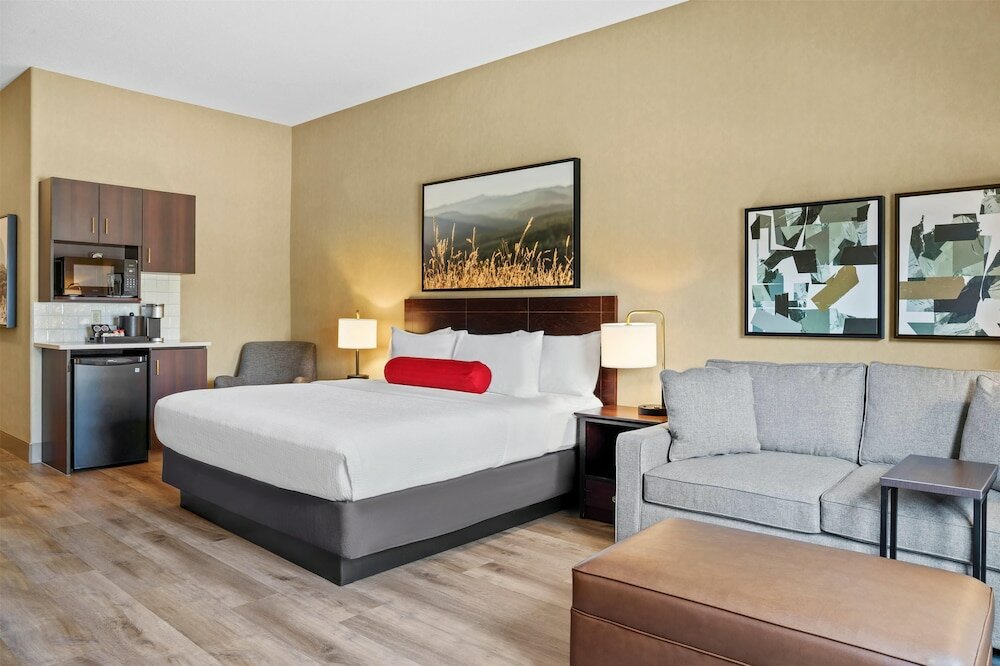 Фото Ramada by Wyndham Drumheller Hotel & Suites