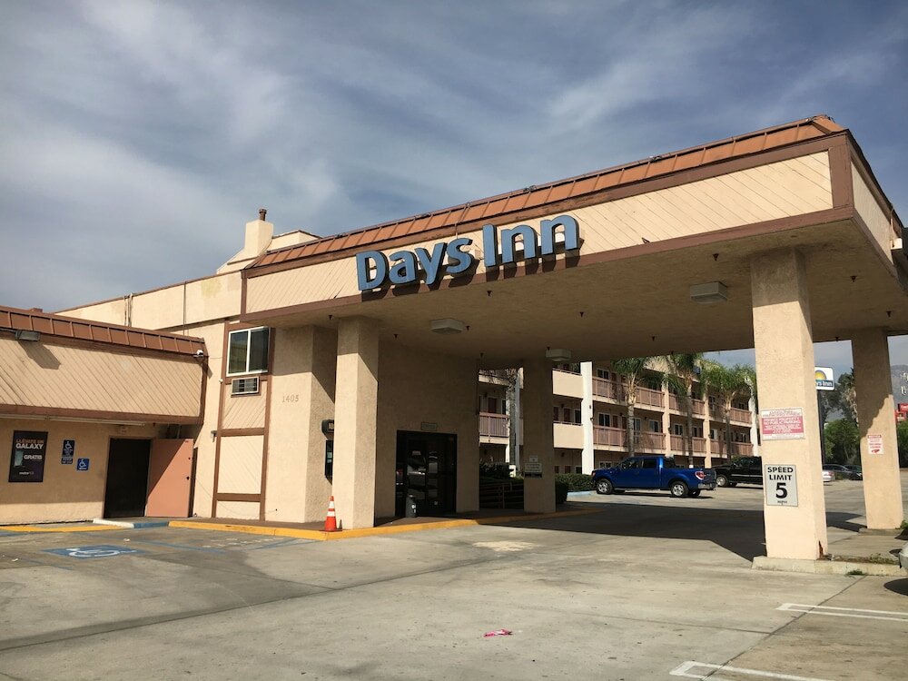 Фото Days Inn by Wyndham Ontario Airport