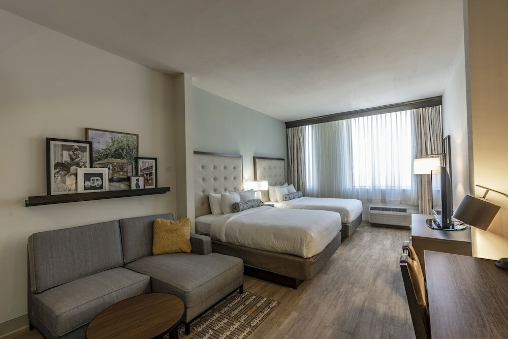 Фото St Charles Coach House, Ascend Hotel Collection